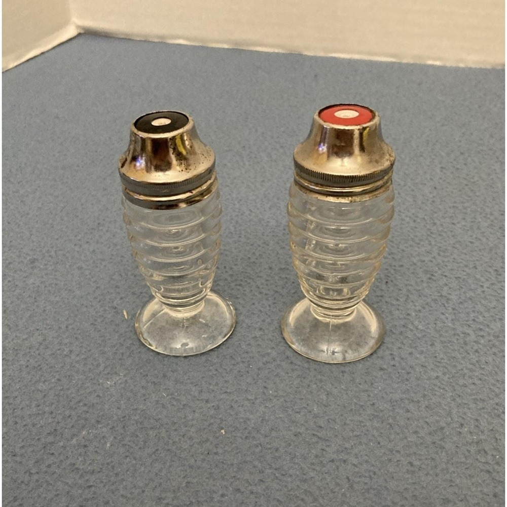 Hazel Airko Clear Glass Footed Beehive Salt & Pepper Shakers 1 Black, 1 Red Top‎